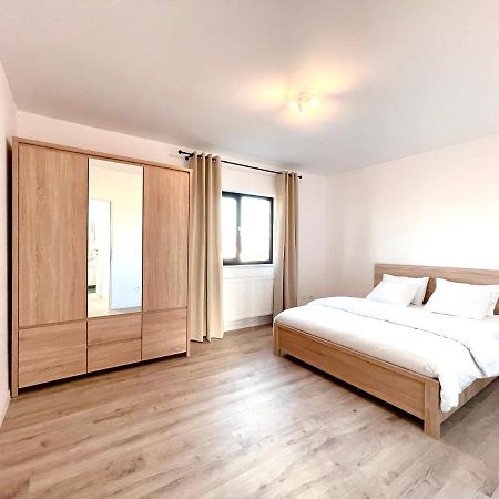 Express Estates Apartment Lisaura Екстериор снимка